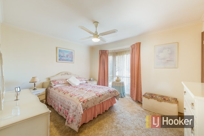 Photo - 11 Kerrison Drive, Hampton Park VIC 3976 - Image 7