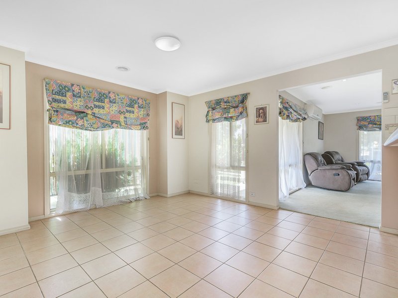 Photo - 11 Kershaw Drive, Narre Warren South VIC 3805 - Image 6