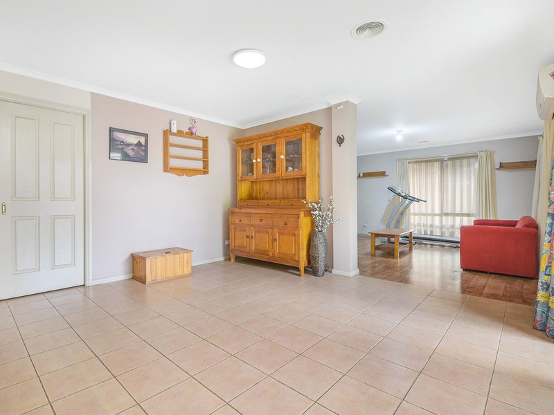 Photo - 11 Kershaw Drive, Narre Warren South VIC 3805 - Image 7