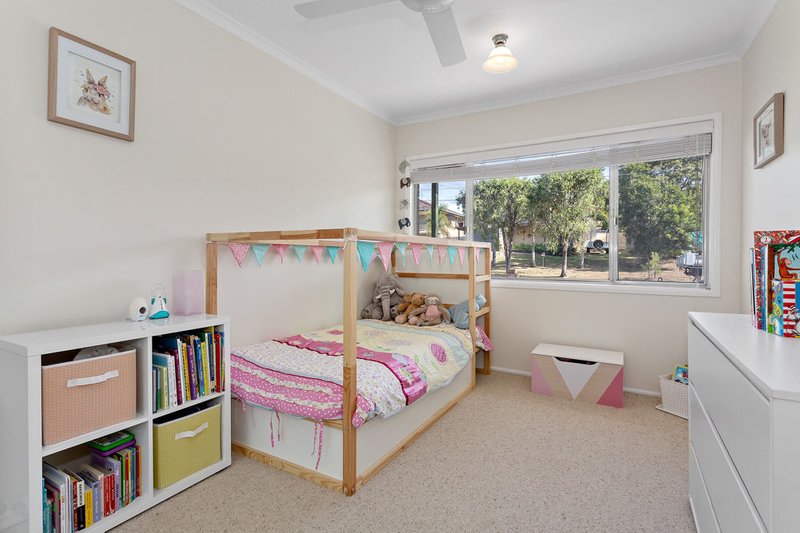 Photo - 11 Kiama Crescent, Ferny Hills QLD 4055 - Image 5