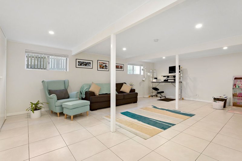 Photo - 11 Kiama Crescent, Ferny Hills QLD 4055 - Image 10