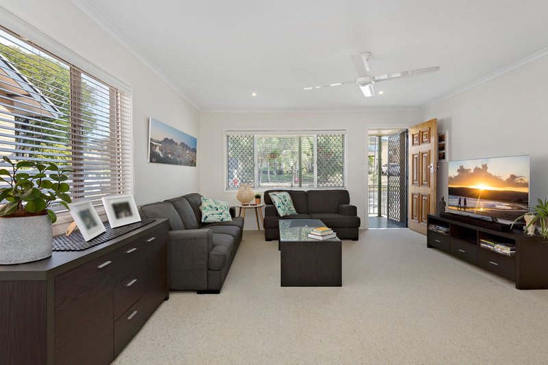 Photo - 11 Kiama Crescent, Ferny Hills QLD 4055 - Image 11