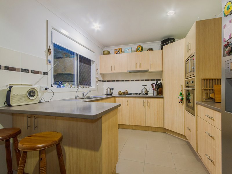 Photo - 11 Kimmuli Drive, Elanora QLD 4221 - Image 15