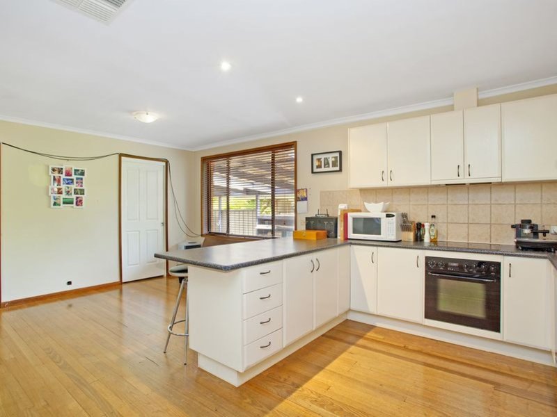 Photo - 11 Kingham Place, Charnwood ACT 2615 - Image 5