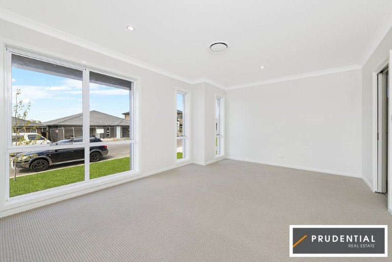 Photo - 11 Kingsley St , Oran Park NSW 2570 - Image 5