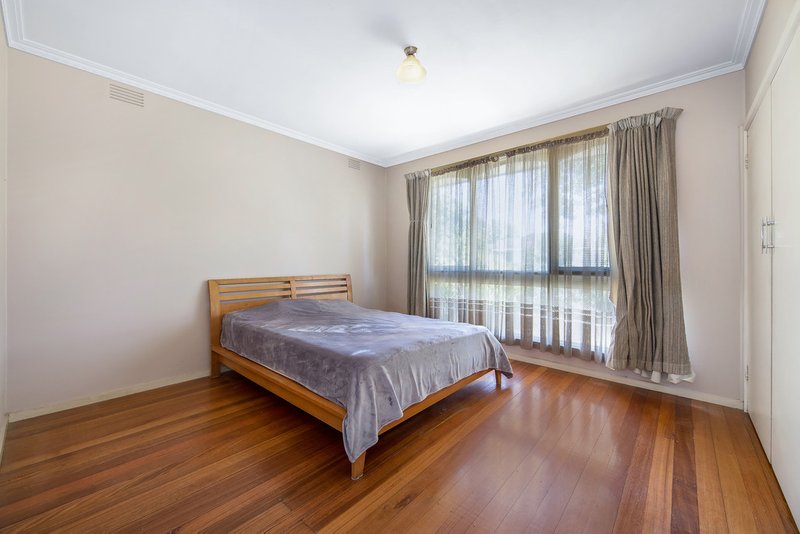 Photo - 11 Kirstina Road, Glen Waverley VIC 3150 - Image 5