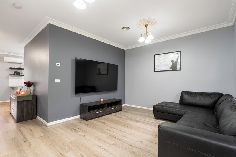 Photo - 11 Klein Crescent, Roxburgh Park VIC 3064 - Image 3