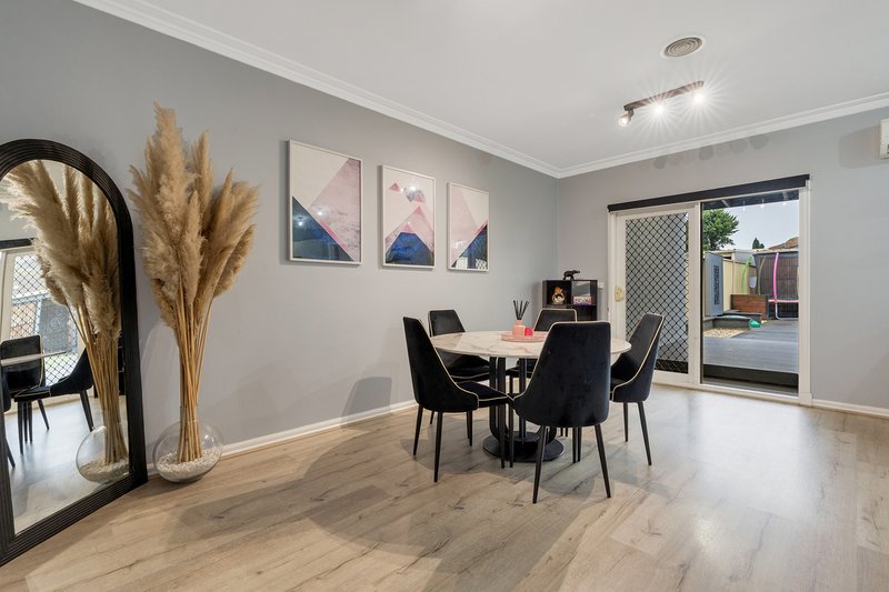 Photo - 11 Klein Crescent, Roxburgh Park VIC 3064 - Image 5