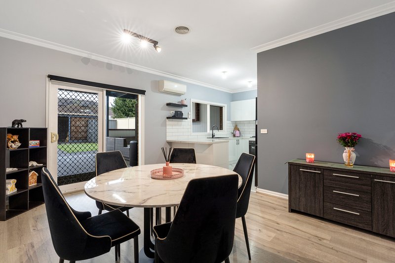 Photo - 11 Klein Crescent, Roxburgh Park VIC 3064 - Image 6