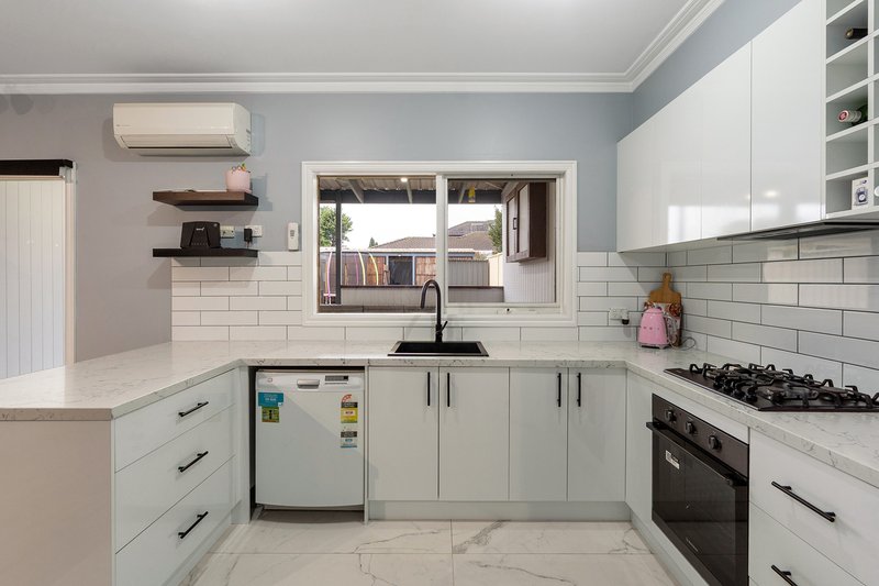 Photo - 11 Klein Crescent, Roxburgh Park VIC 3064 - Image 8