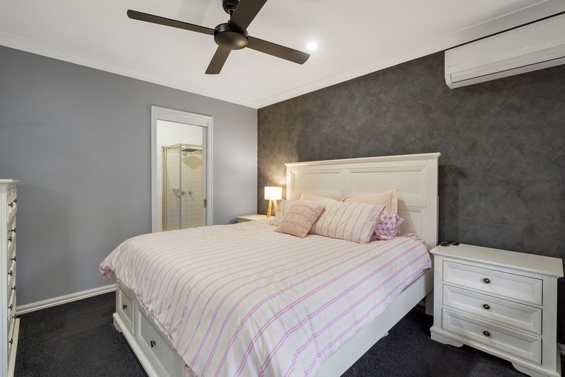 Photo - 11 Klein Crescent, Roxburgh Park VIC 3064 - Image 10