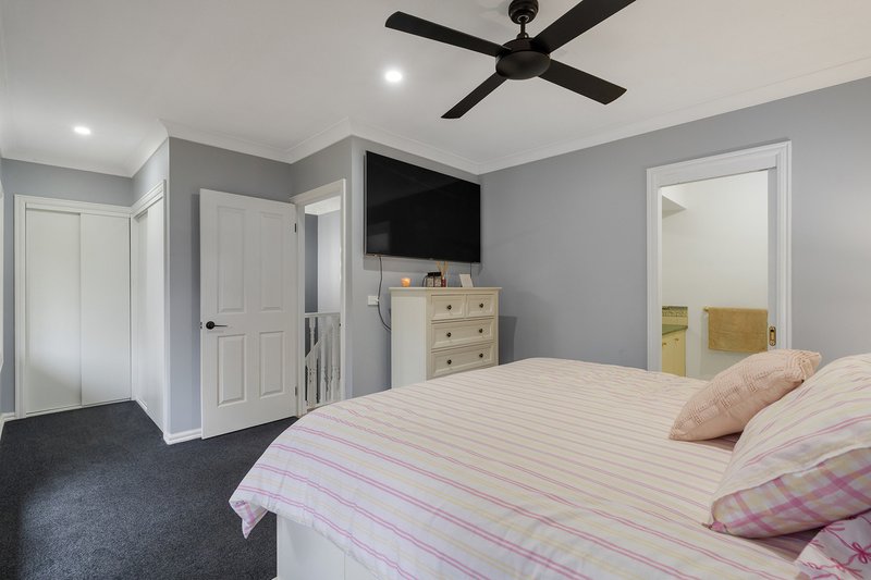 Photo - 11 Klein Crescent, Roxburgh Park VIC 3064 - Image 11