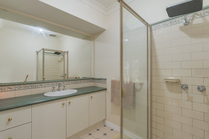Photo - 11 Klein Crescent, Roxburgh Park VIC 3064 - Image 12
