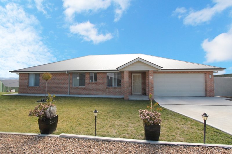 11 Knight Place, Llanarth NSW 2795