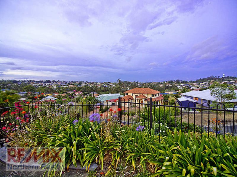 Photo - 11 Laceflower Crescent, Eatons Hill QLD 4037 - Image 3