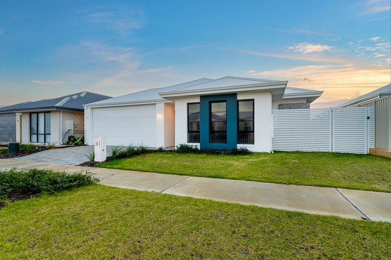 Photo - 11 Laguna Way, Eglinton WA 6034 - Image 2