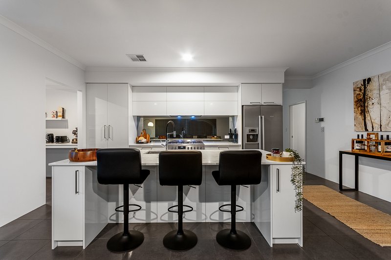 Photo - 11 Laguna Way, Eglinton WA 6034 - Image 12