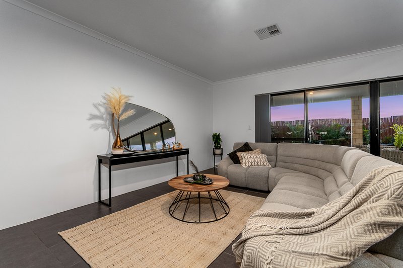 Photo - 11 Laguna Way, Eglinton WA 6034 - Image 15