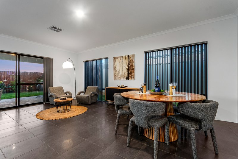 Photo - 11 Laguna Way, Eglinton WA 6034 - Image 19