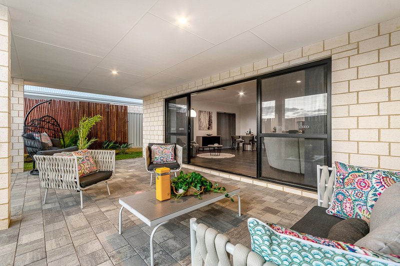 Photo - 11 Laguna Way, Eglinton WA 6034 - Image 27