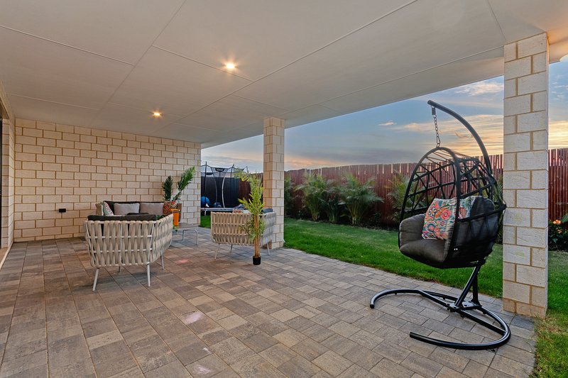 Photo - 11 Laguna Way, Eglinton WA 6034 - Image 28
