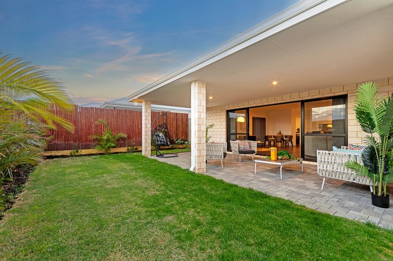 Photo - 11 Laguna Way, Eglinton WA 6034 - Image 30