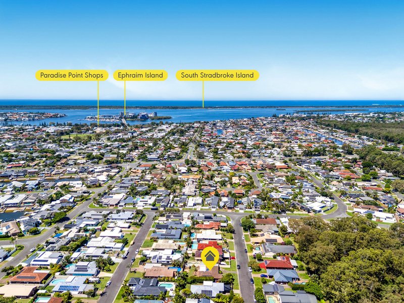 Photo - 11 Lakefield Crescent, Paradise Point QLD 4216 - Image 2