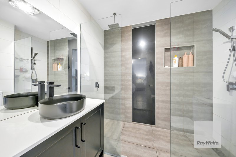 Photo - 11 Lalwinya Street, Delahey VIC 3037 - Image 10
