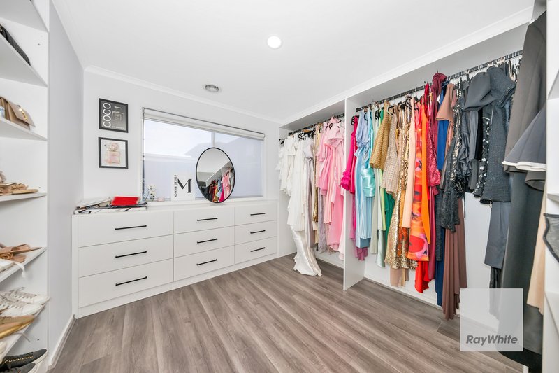 Photo - 11 Lalwinya Street, Delahey VIC 3037 - Image 11