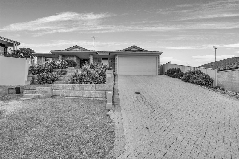 11 Lambourne Place, Halls Head WA 6210