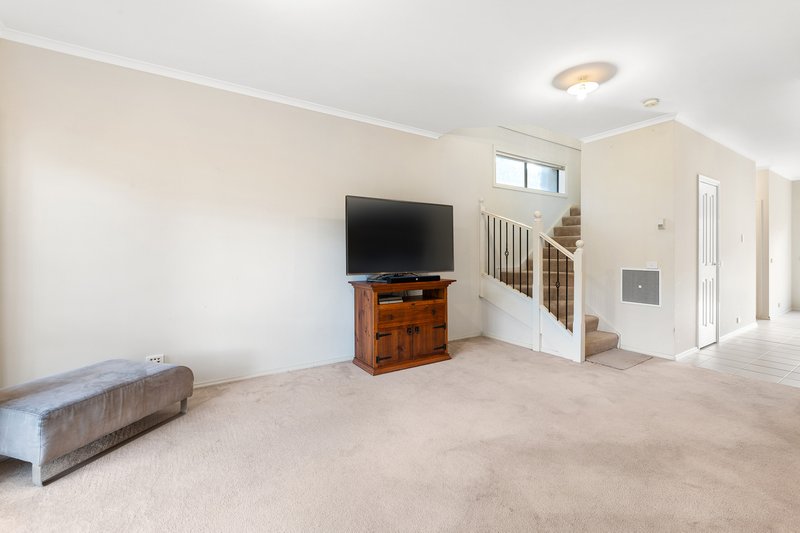 Photo - 11 Lancewood Walk, South Morang VIC 3752 - Image 7