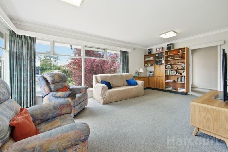 Photo - 11 Landale Avenue, Mount Clear VIC 3350 - Image 3