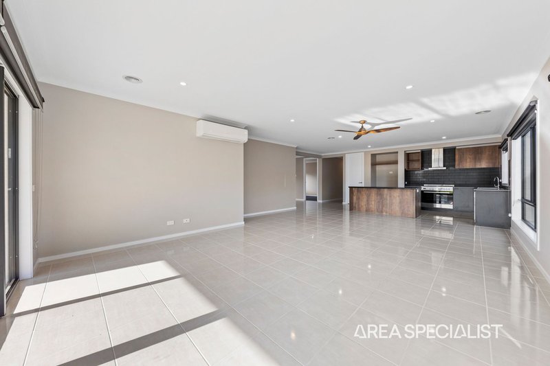 Photo - 11 Langley Boulevard, Lang Lang VIC 3984 - Image 4