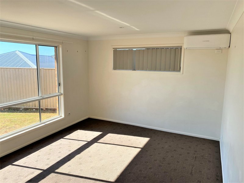 Photo - 11 Lara Court, Kingaroy QLD 4610 - Image 2