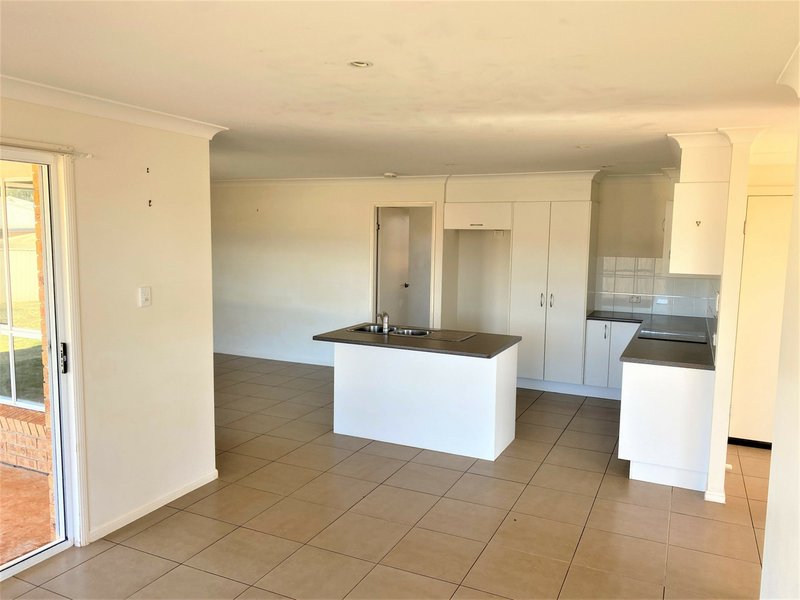 Photo - 11 Lara Court, Kingaroy QLD 4610 - Image 6