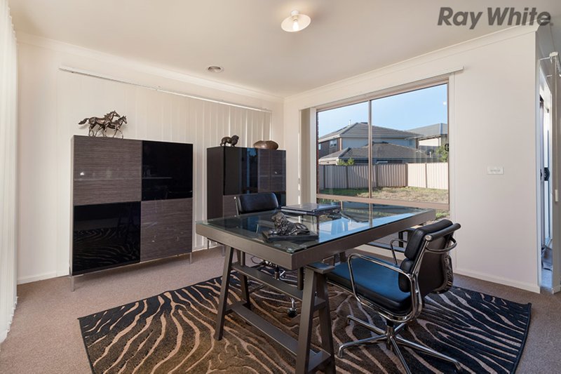 Photo - 11 Lawson Place, Burnside Heights VIC 3023 - Image 5