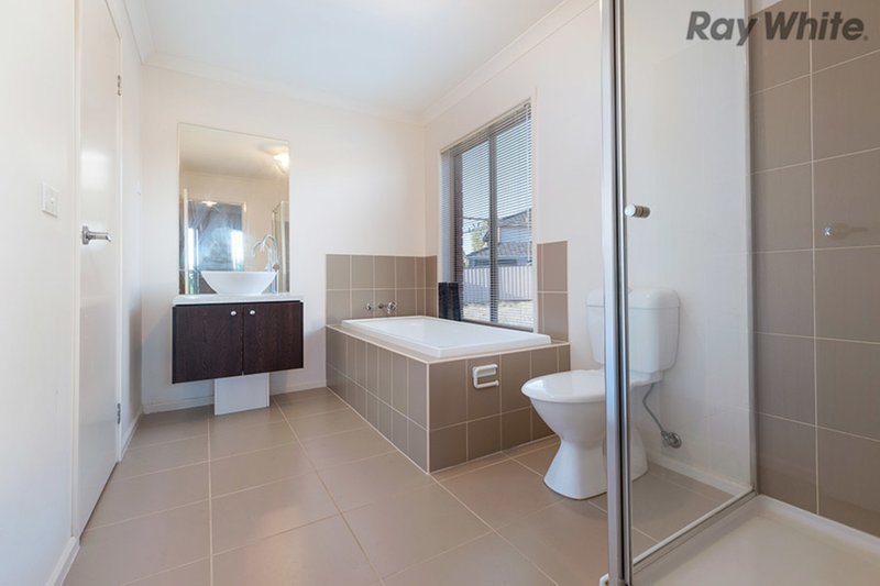 Photo - 11 Lawson Place, Burnside Heights VIC 3023 - Image 6