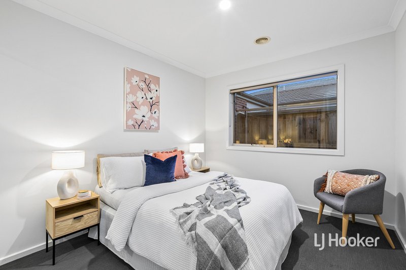 Photo - 11 Leadbeater Street, Point Cook VIC 3030 - Image 12