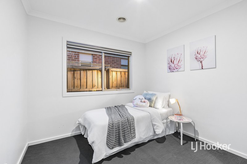 Photo - 11 Leadbeater Street, Point Cook VIC 3030 - Image 13