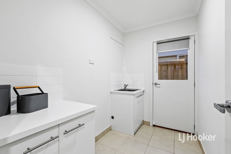 Photo - 11 Leadbeater Street, Point Cook VIC 3030 - Image 15