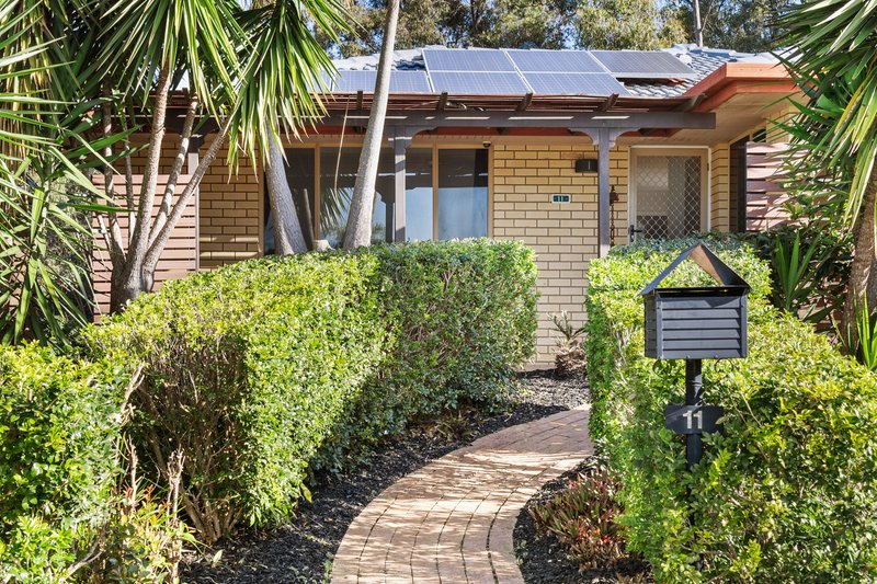 Photo - 11 Leanne Court, Mount Warren Park QLD 4207 - Image 4