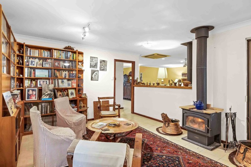 Photo - 11 Lee-Steere Drive, Mariginiup WA 6078 - Image 6