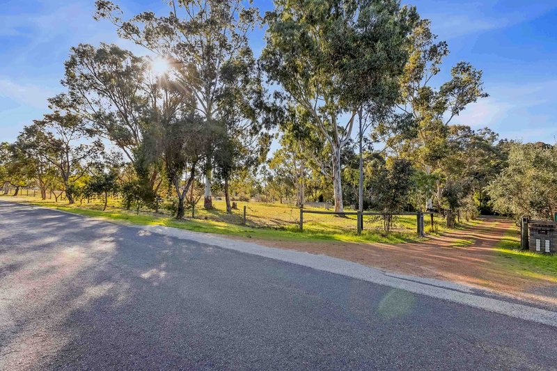 Photo - 11 Lee-Steere Drive, Mariginiup WA 6078 - Image 23