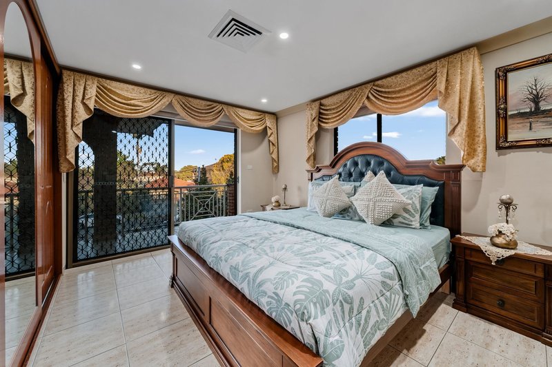 Photo - 11 Lennartz Street, Croydon Park NSW 2133 - Image 4