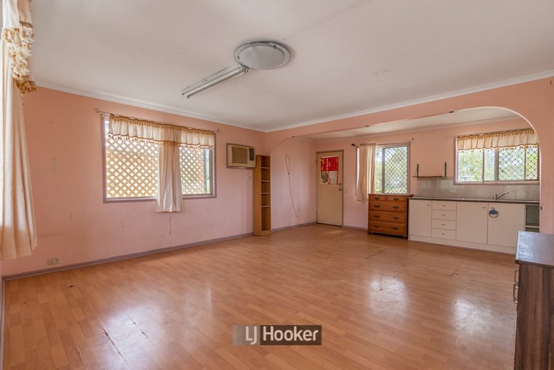 Photo - 11 Lennox Court, Logan Central QLD 4114 - Image 2