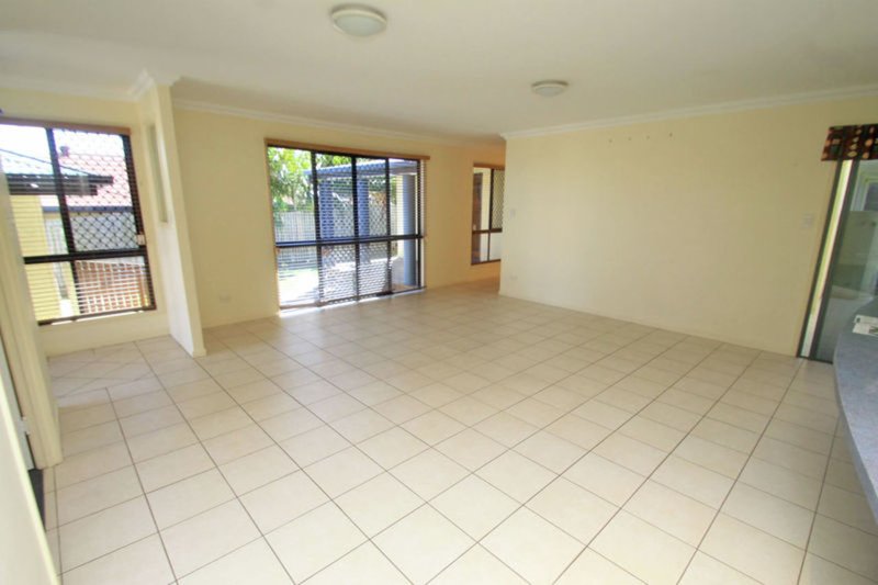 Photo - 11 Leonie Court, New Auckland QLD 4680 - Image 16