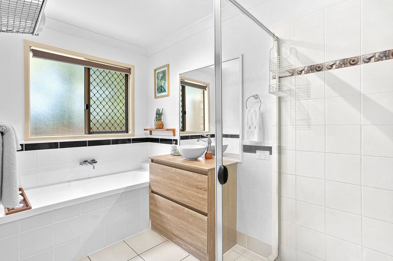 Photo - 11 Letitia Close, Wakerley QLD 4154 - Image 6