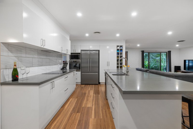 Photo - 11 Lewisham Court, Birkdale QLD 4159 - Image 6