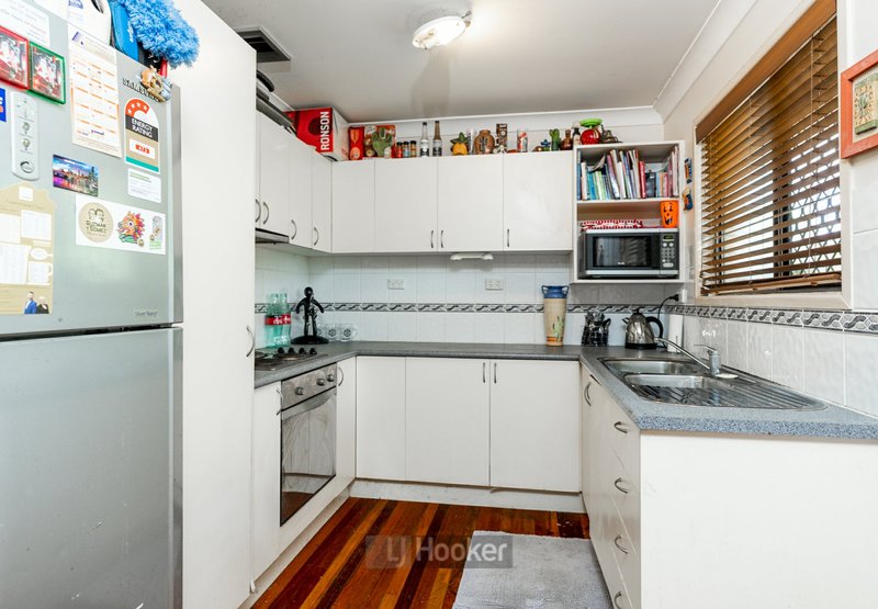 Photo - 11 Limerick Drive, Crestmead QLD 4132 - Image 5