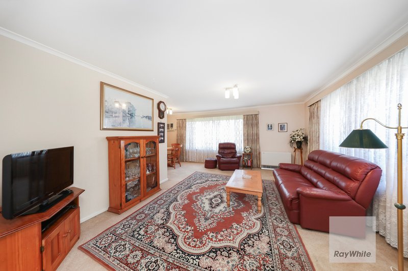 Photo - 11 Linacre Crescent, Gladstone Park VIC 3043 - Image 2